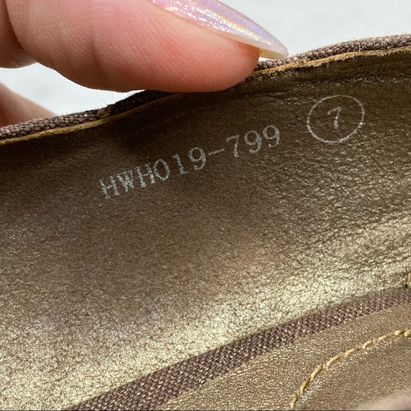 House of Dereon- Taupe Leather Open Toe Heel 7 - Picture 11 of 12